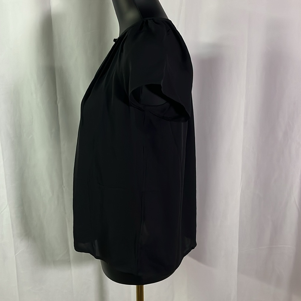 NWT Brooks Brother Black Short Sleeve Silk Keyhole Neck Blouse - Picture 2 of 16
